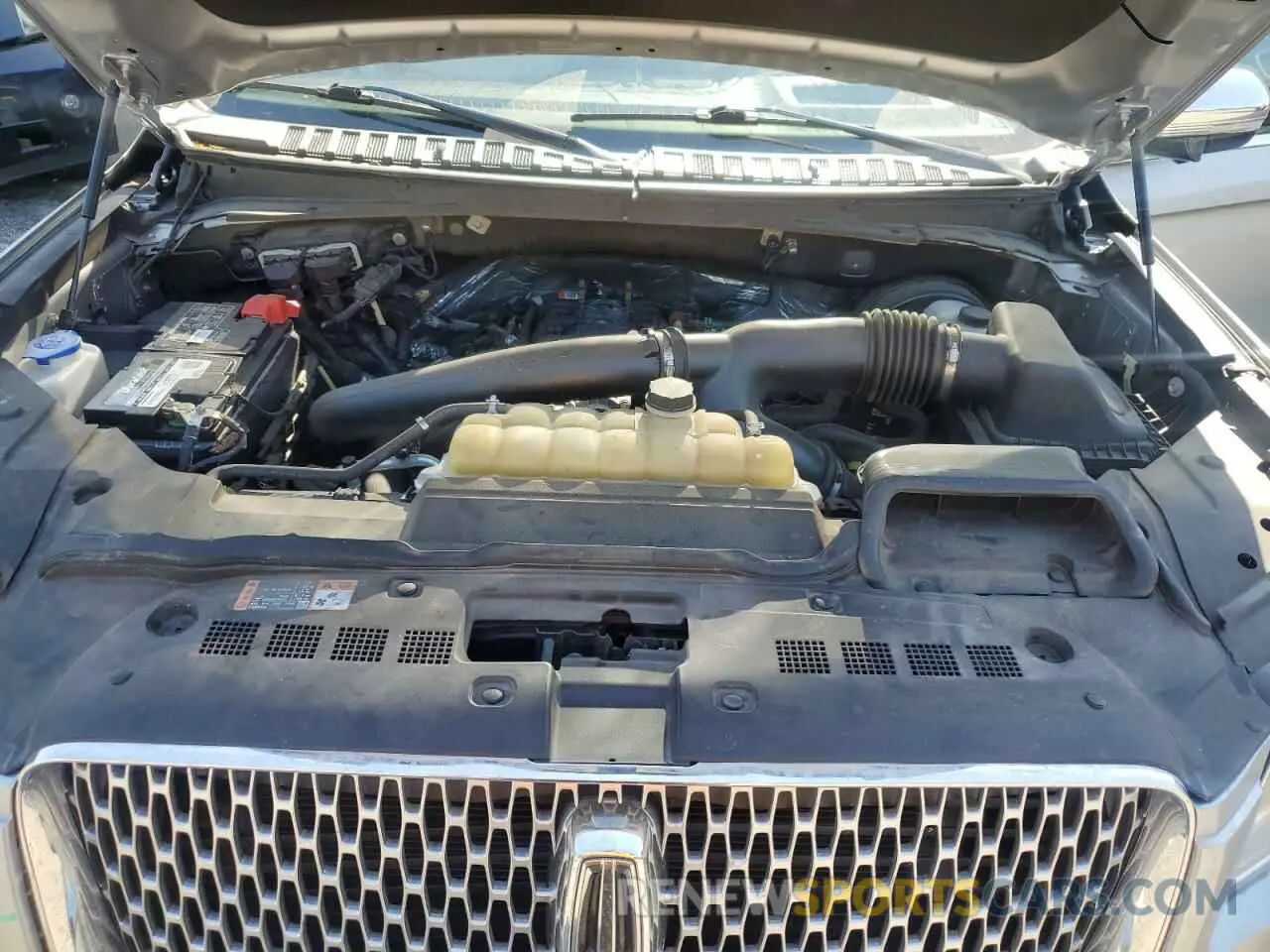 12 Photograph of a damaged car 5LMJJ2TT1MEL08380 LINCOLN NAVIGATOR 2021