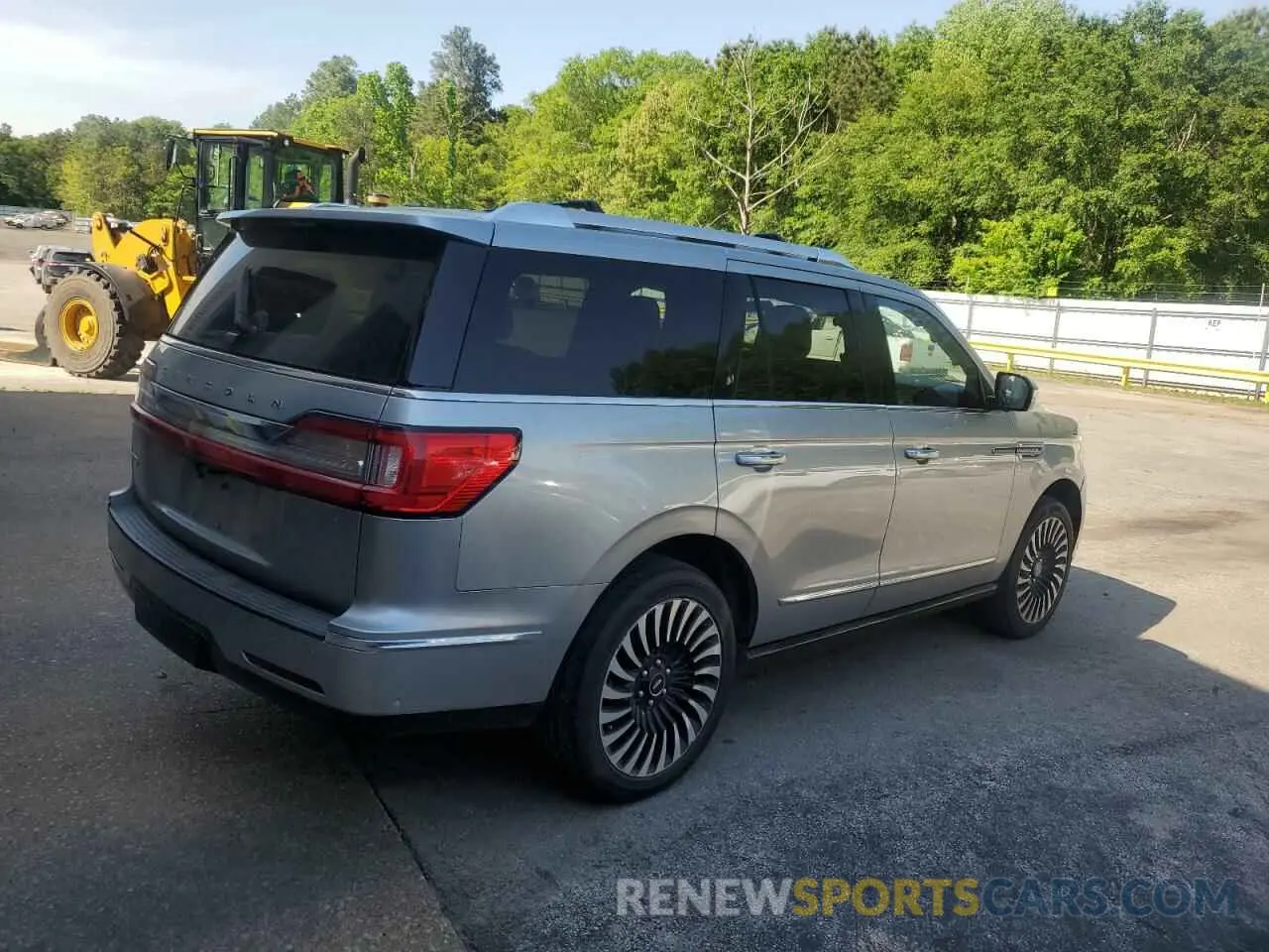 3 Photograph of a damaged car 5LMJJ2TT1MEL08380 LINCOLN NAVIGATOR 2021