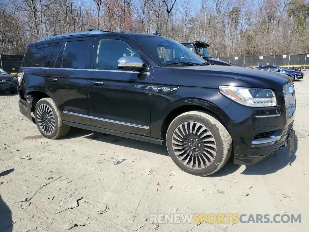 4 Photograph of a damaged car 5LMJJ2TT6MEL20329 LINCOLN NAVIGATOR 2021