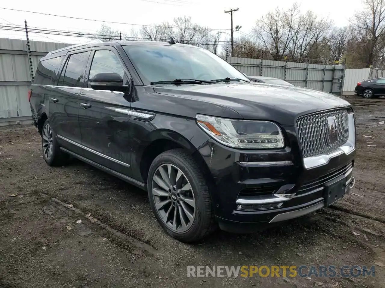 4 Photograph of a damaged car 5LMJJ3LTXMEL04818 LINCOLN NAVIGATOR 2021