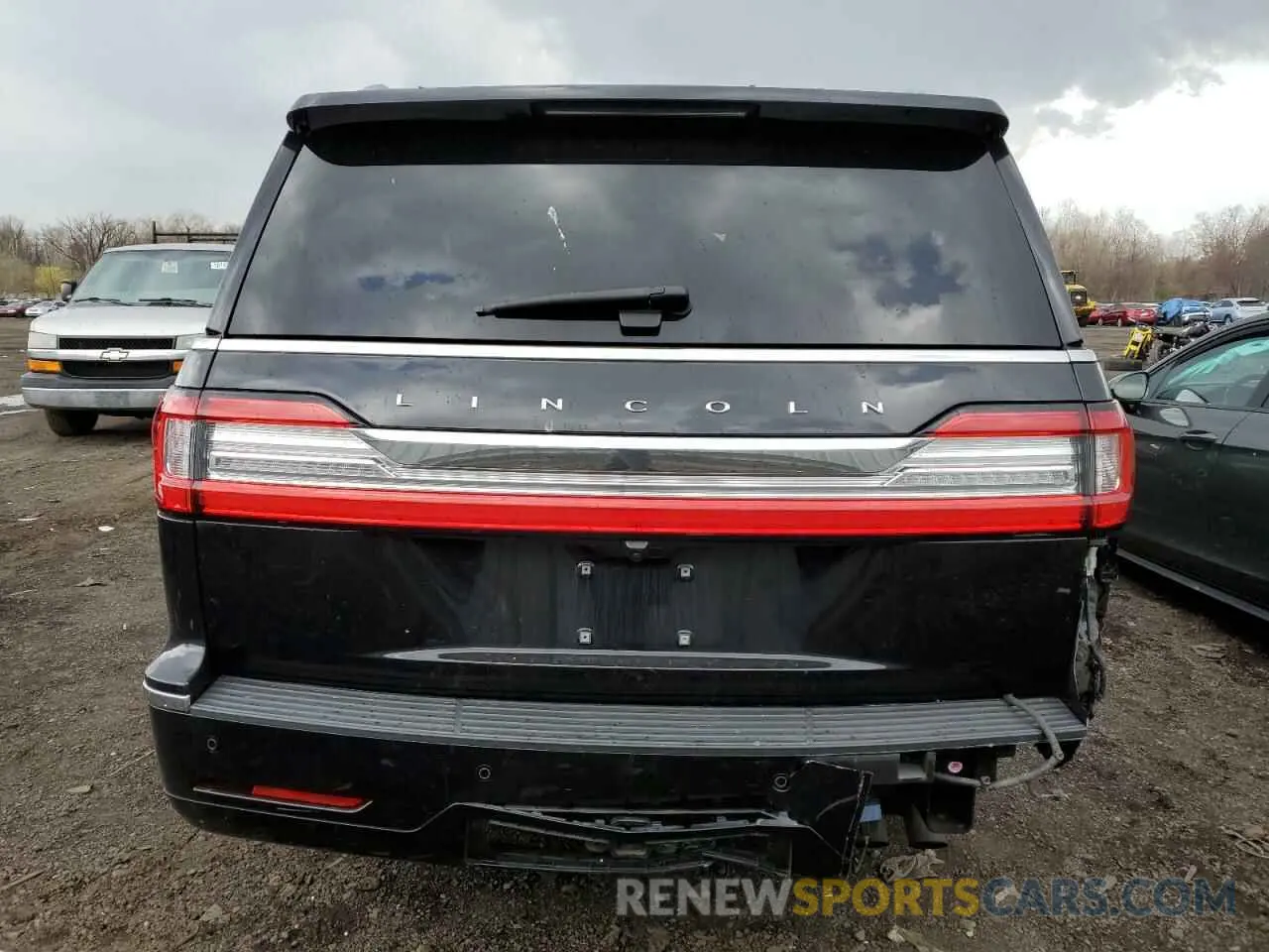 6 Photograph of a damaged car 5LMJJ3LTXMEL04818 LINCOLN NAVIGATOR 2021