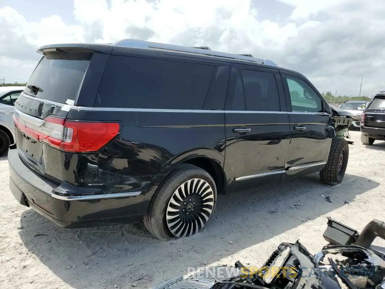 3 Photograph of a damaged car 5LMJJ3TT9MEL00758 LINCOLN NAVIGATOR 2021