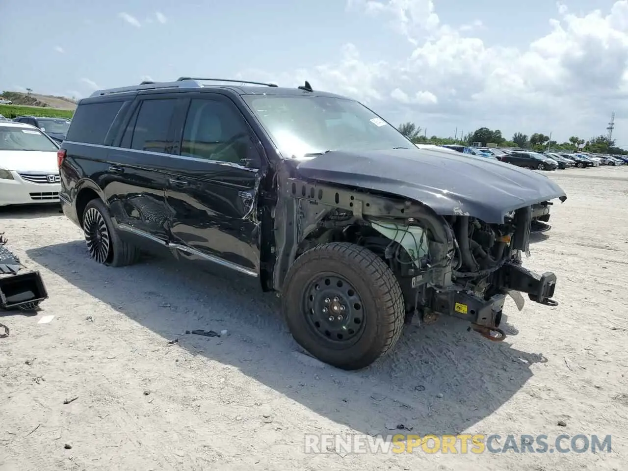 4 Photograph of a damaged car 5LMJJ3TT9MEL00758 LINCOLN NAVIGATOR 2021