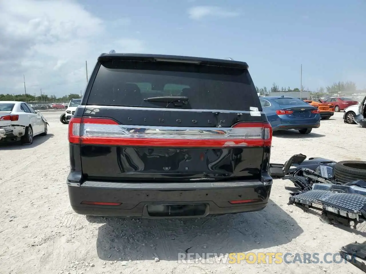 6 Photograph of a damaged car 5LMJJ3TT9MEL00758 LINCOLN NAVIGATOR 2021