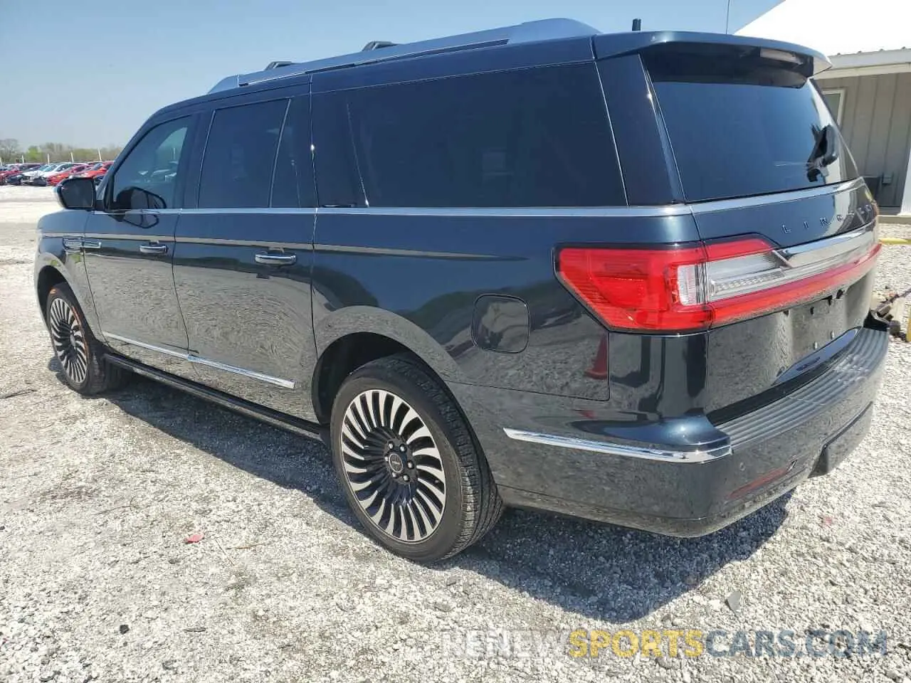 2 Photograph of a damaged car 5LMJJ3TT9MEL16717 LINCOLN NAVIGATOR 2021