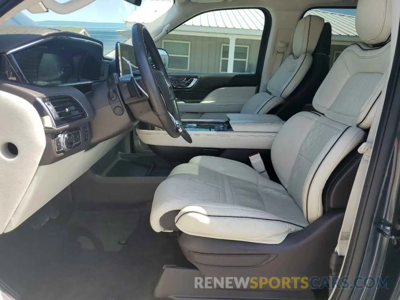 7 Photograph of a damaged car 5LMJJ3TT9MEL16717 LINCOLN NAVIGATOR 2021