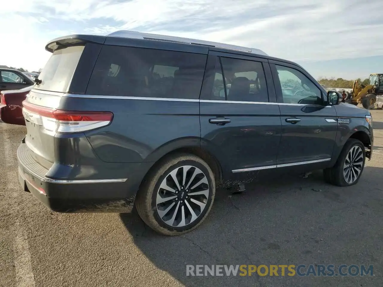 3 Photograph of a damaged car 5LMJJ2LT0NEL01129 LINCOLN NAVIGATOR 2022