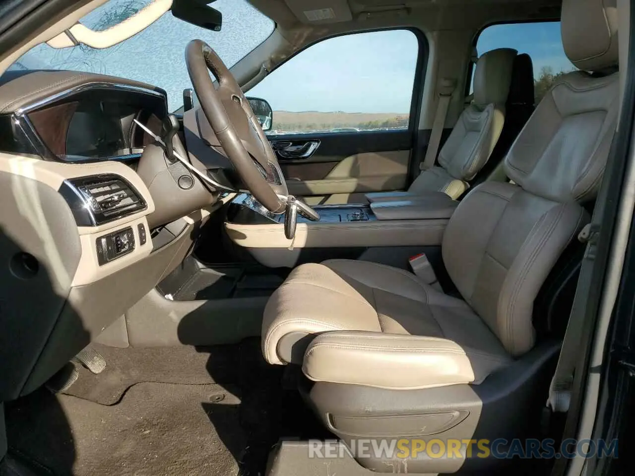 7 Photograph of a damaged car 5LMJJ2LT0NEL01129 LINCOLN NAVIGATOR 2022