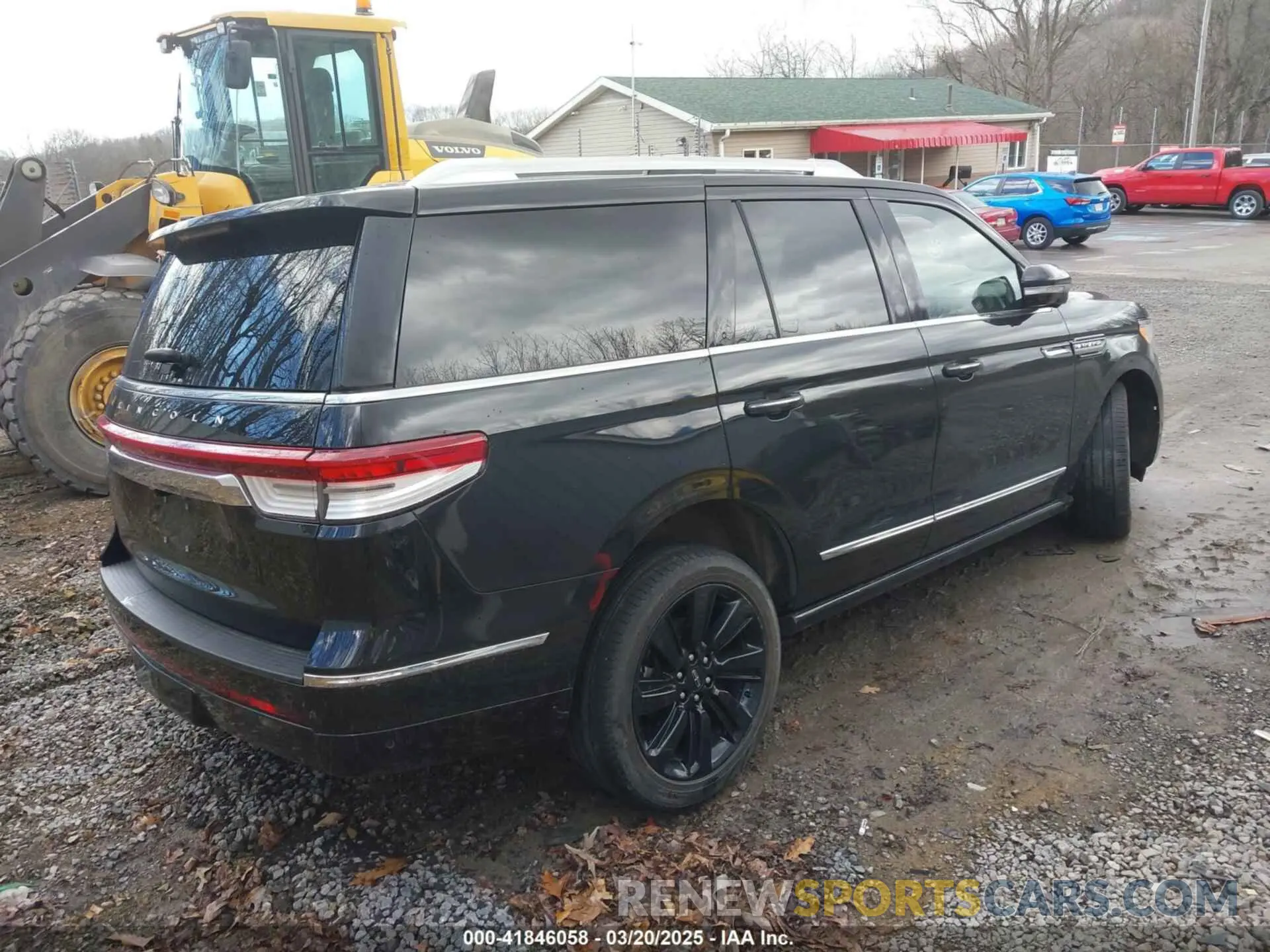 4 Photograph of a damaged car 5LMJJ2LT2NEL09149 LINCOLN NAVIGATOR 2022