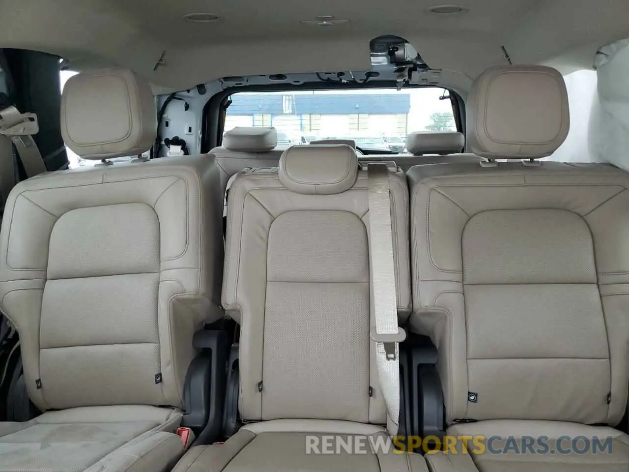 10 Photograph of a damaged car 5LMJJ2LT6NEL04181 LINCOLN NAVIGATOR 2022