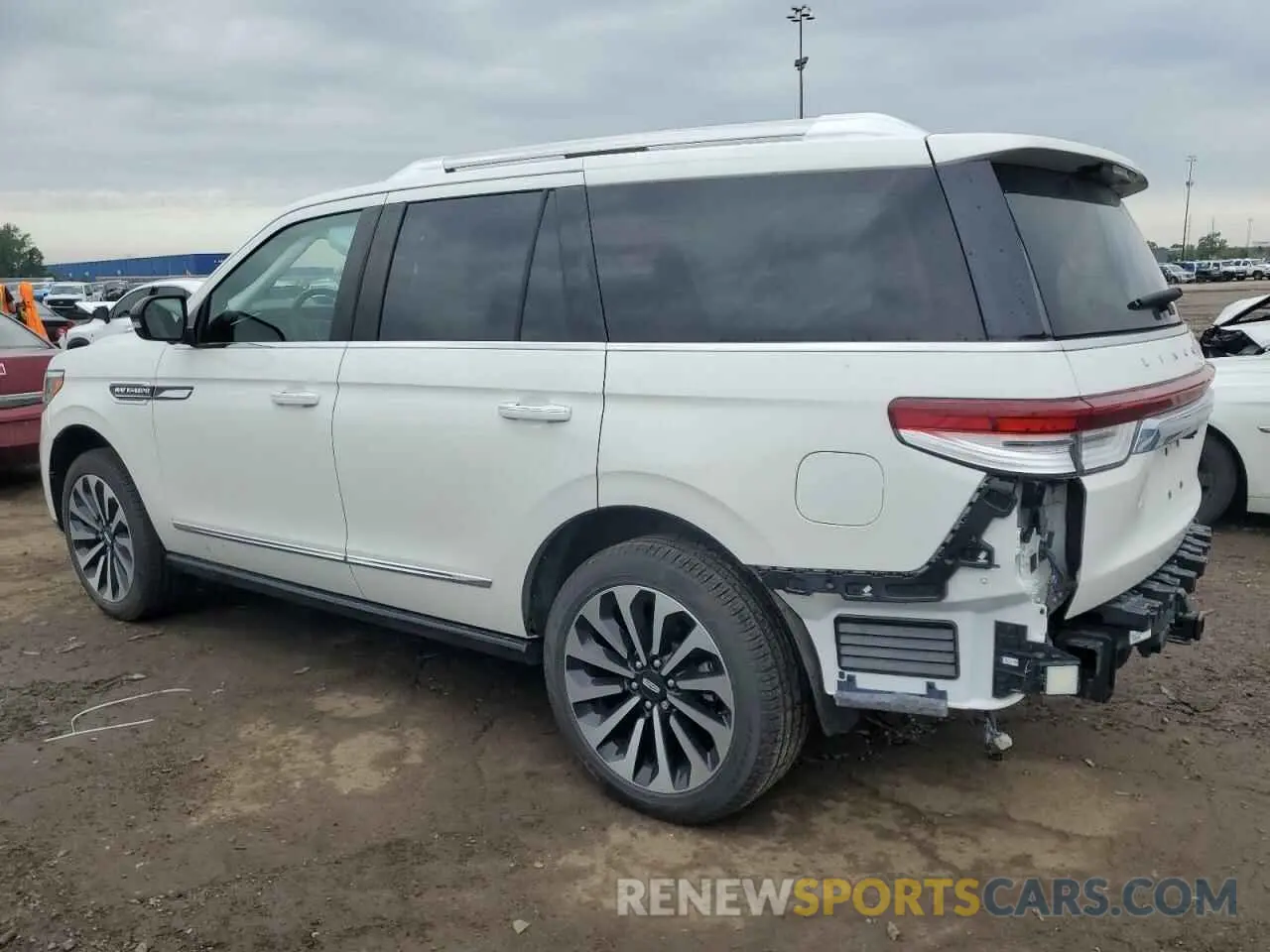 2 Photograph of a damaged car 5LMJJ2LT6NEL04181 LINCOLN NAVIGATOR 2022