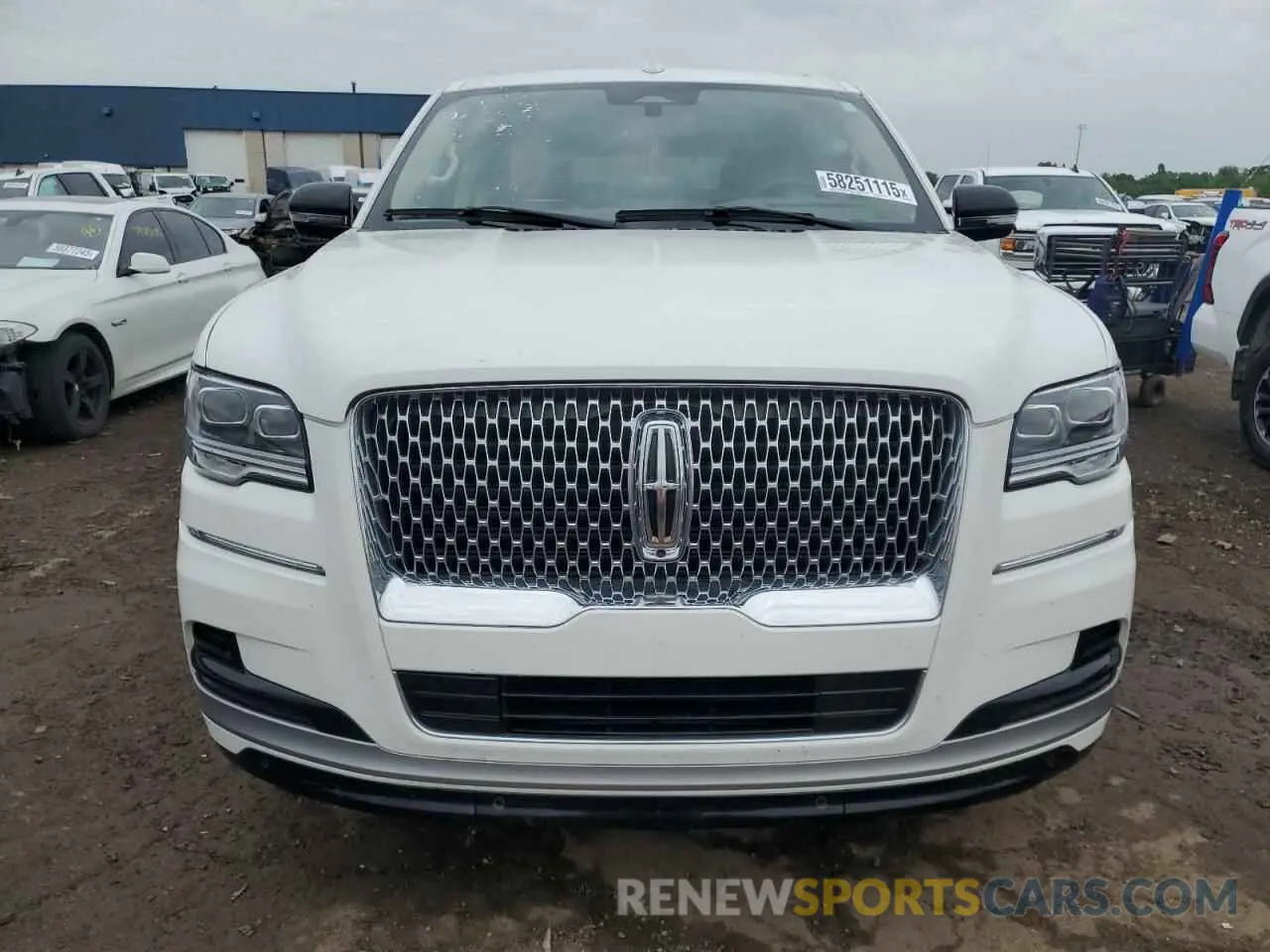 5 Photograph of a damaged car 5LMJJ2LT6NEL04181 LINCOLN NAVIGATOR 2022