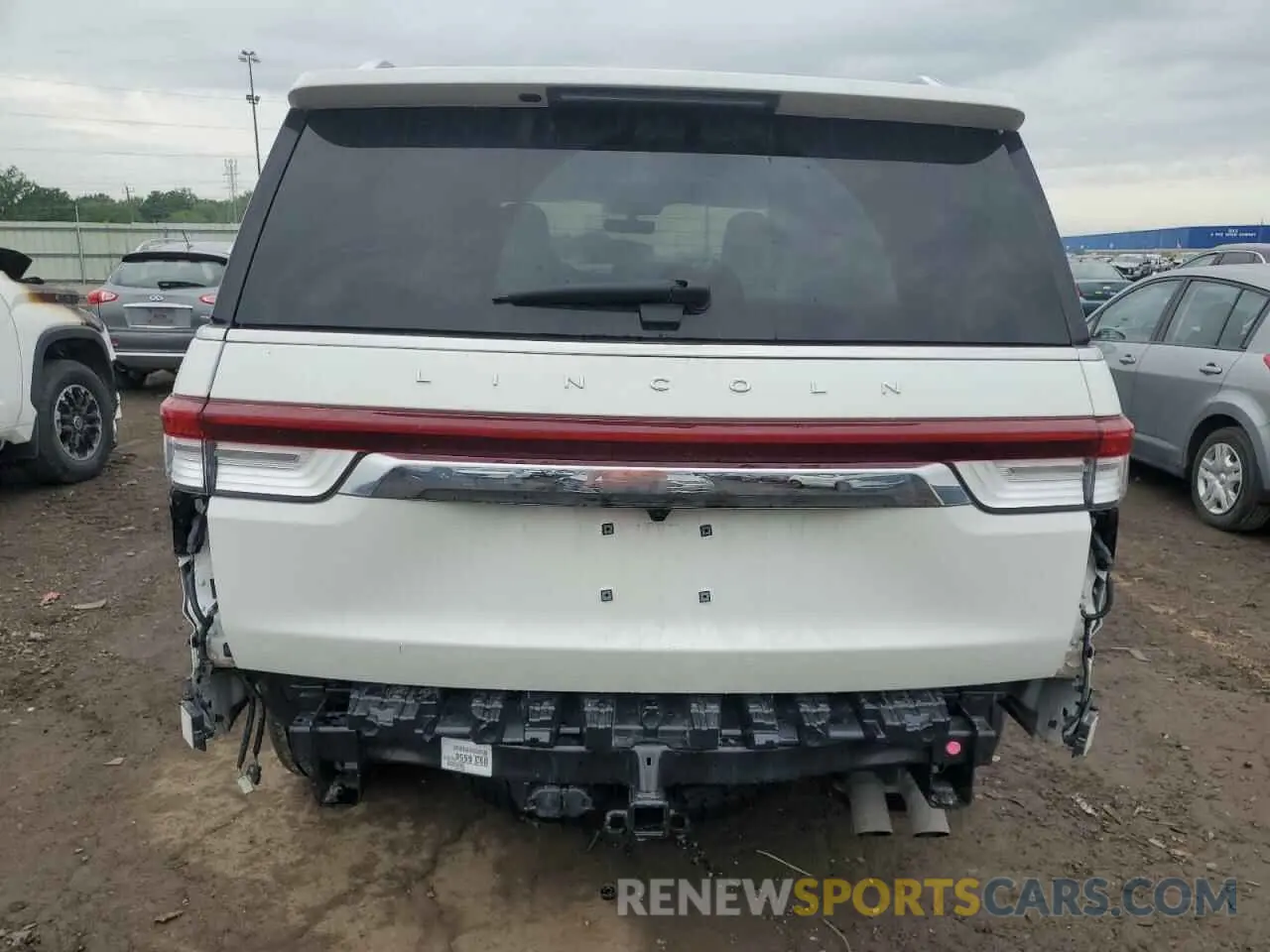 6 Photograph of a damaged car 5LMJJ2LT6NEL04181 LINCOLN NAVIGATOR 2022