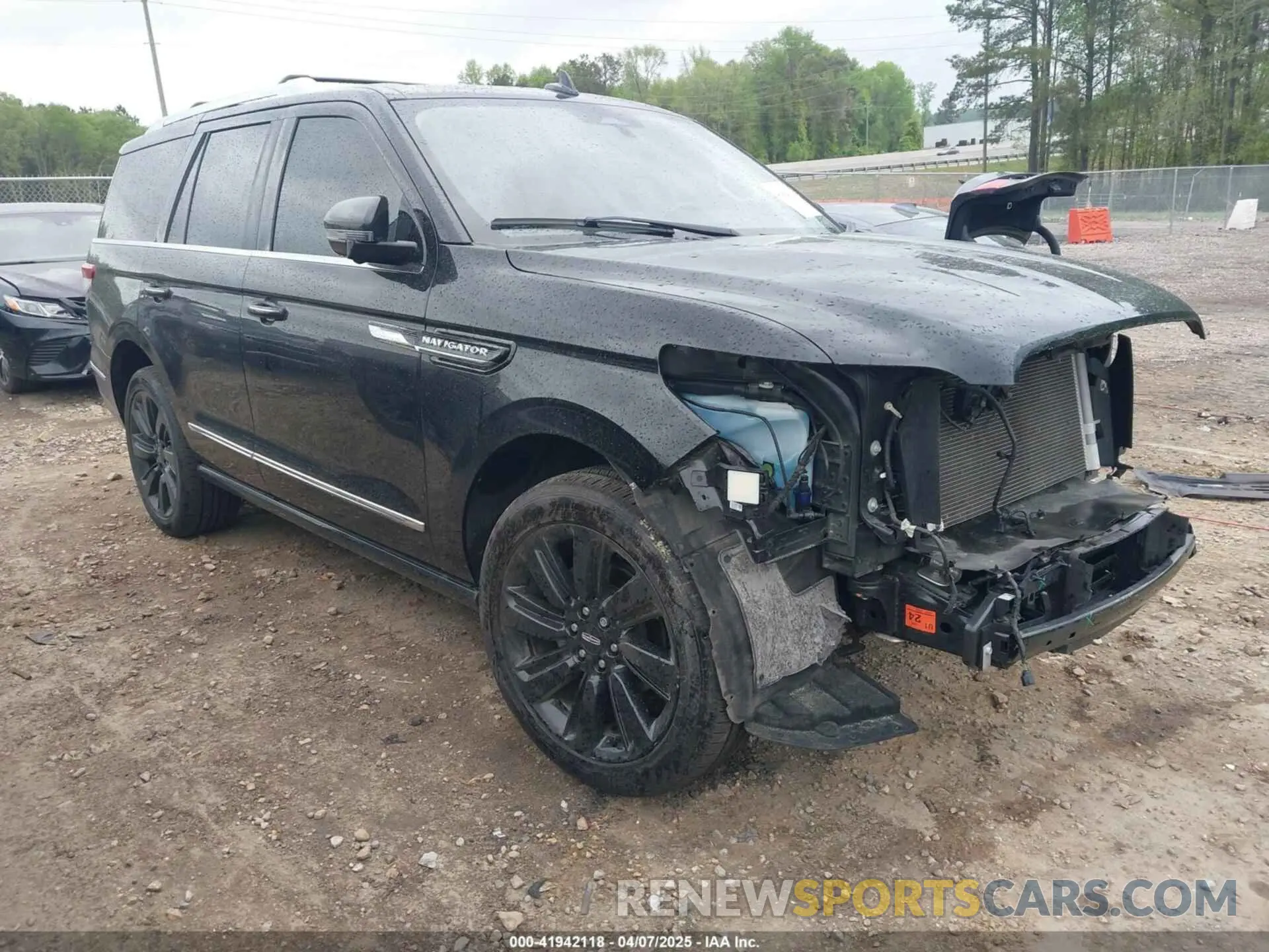 1 Photograph of a damaged car 5LMJJ2LT8NEL04005 LINCOLN NAVIGATOR 2022