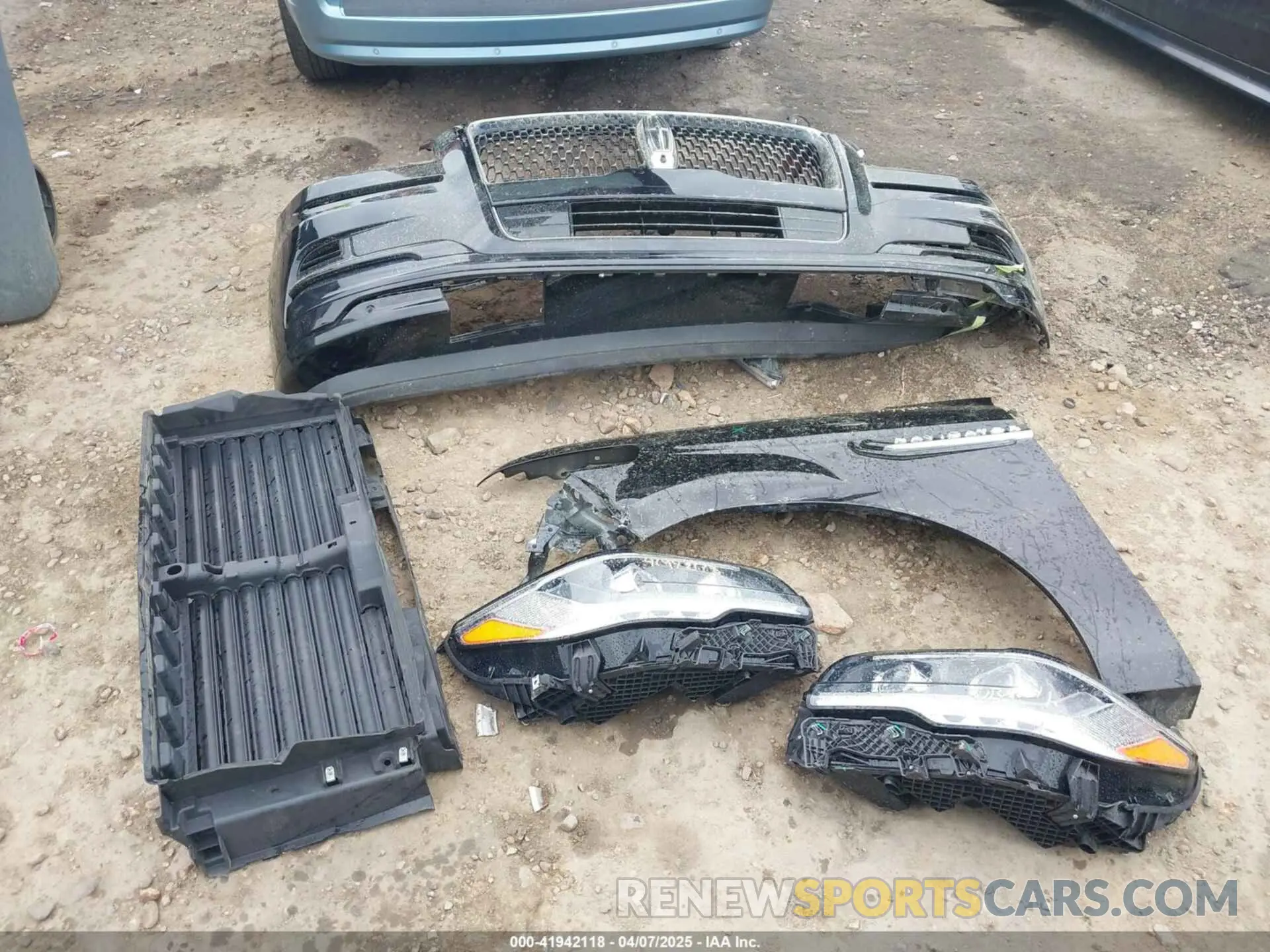 12 Photograph of a damaged car 5LMJJ2LT8NEL04005 LINCOLN NAVIGATOR 2022