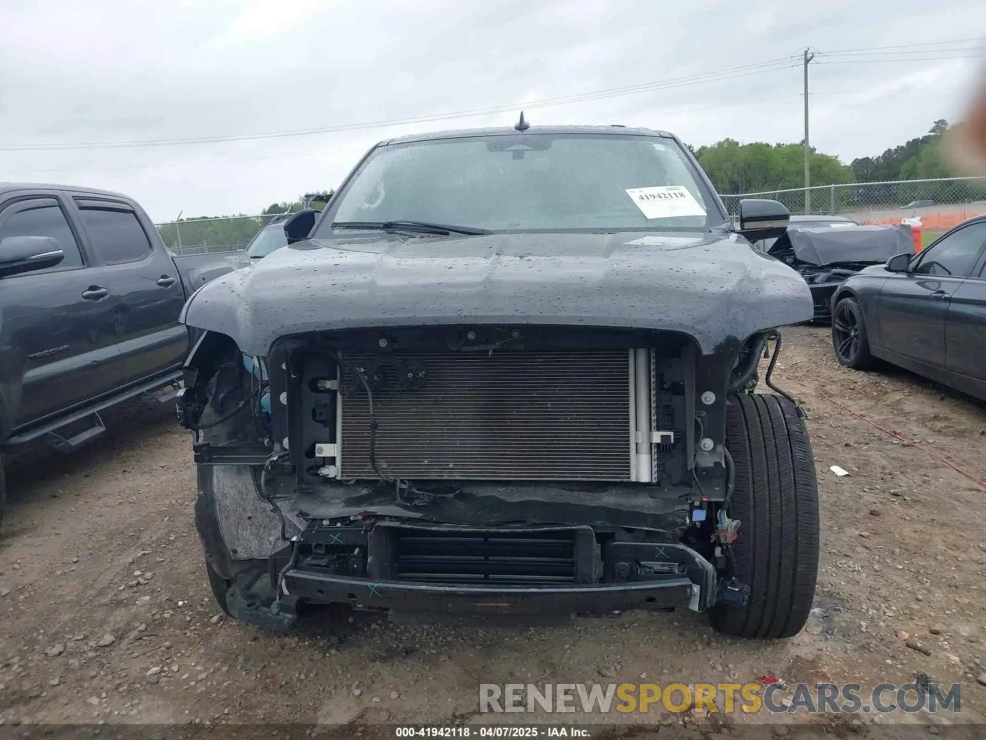 13 Photograph of a damaged car 5LMJJ2LT8NEL04005 LINCOLN NAVIGATOR 2022
