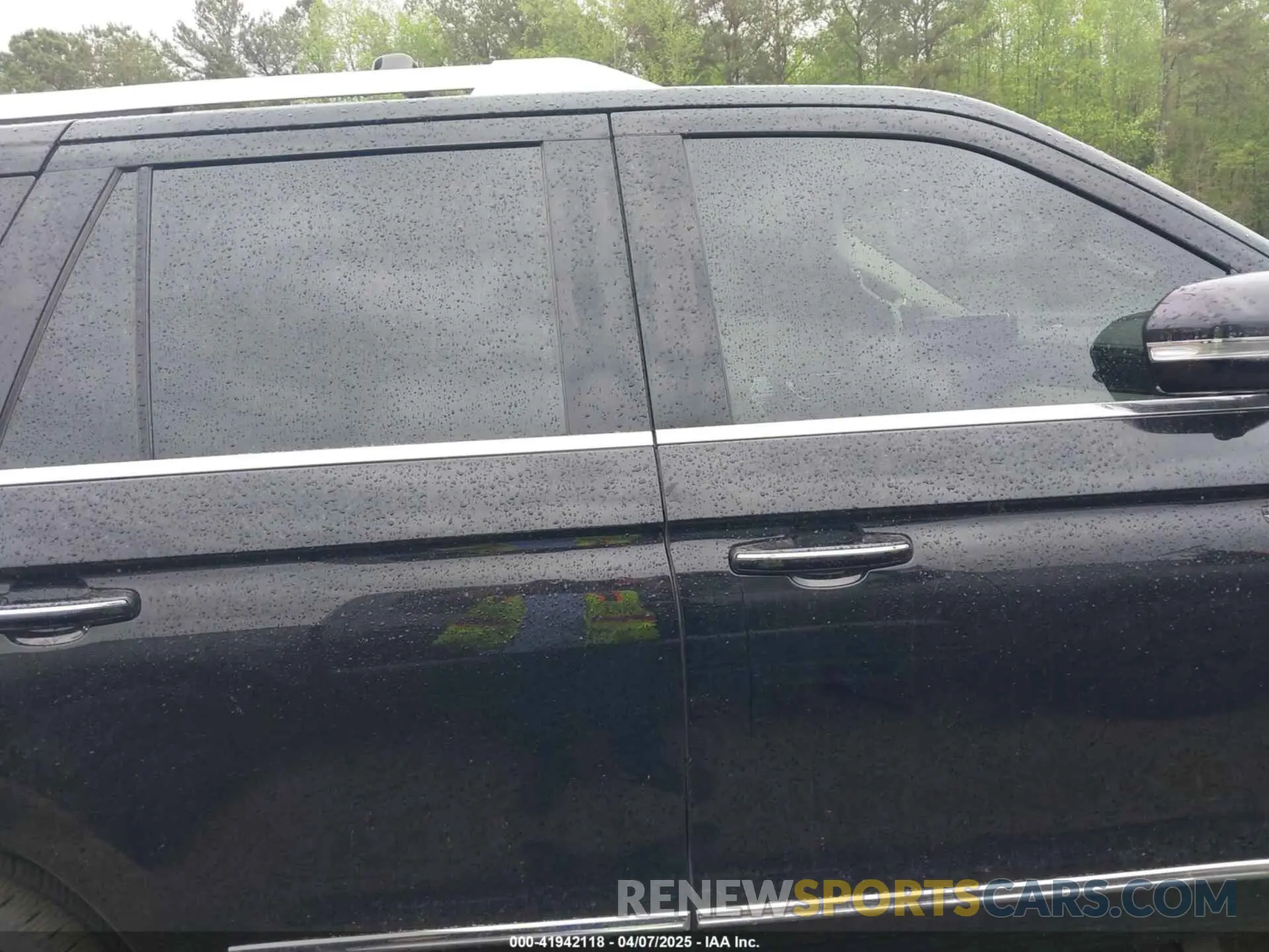 14 Photograph of a damaged car 5LMJJ2LT8NEL04005 LINCOLN NAVIGATOR 2022
