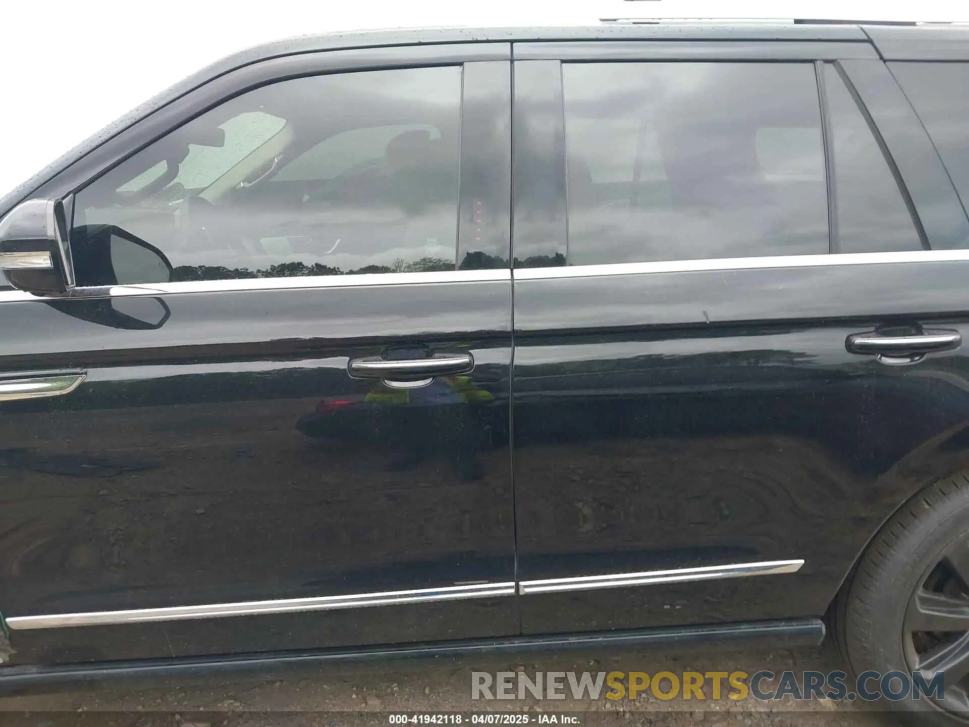 15 Photograph of a damaged car 5LMJJ2LT8NEL04005 LINCOLN NAVIGATOR 2022