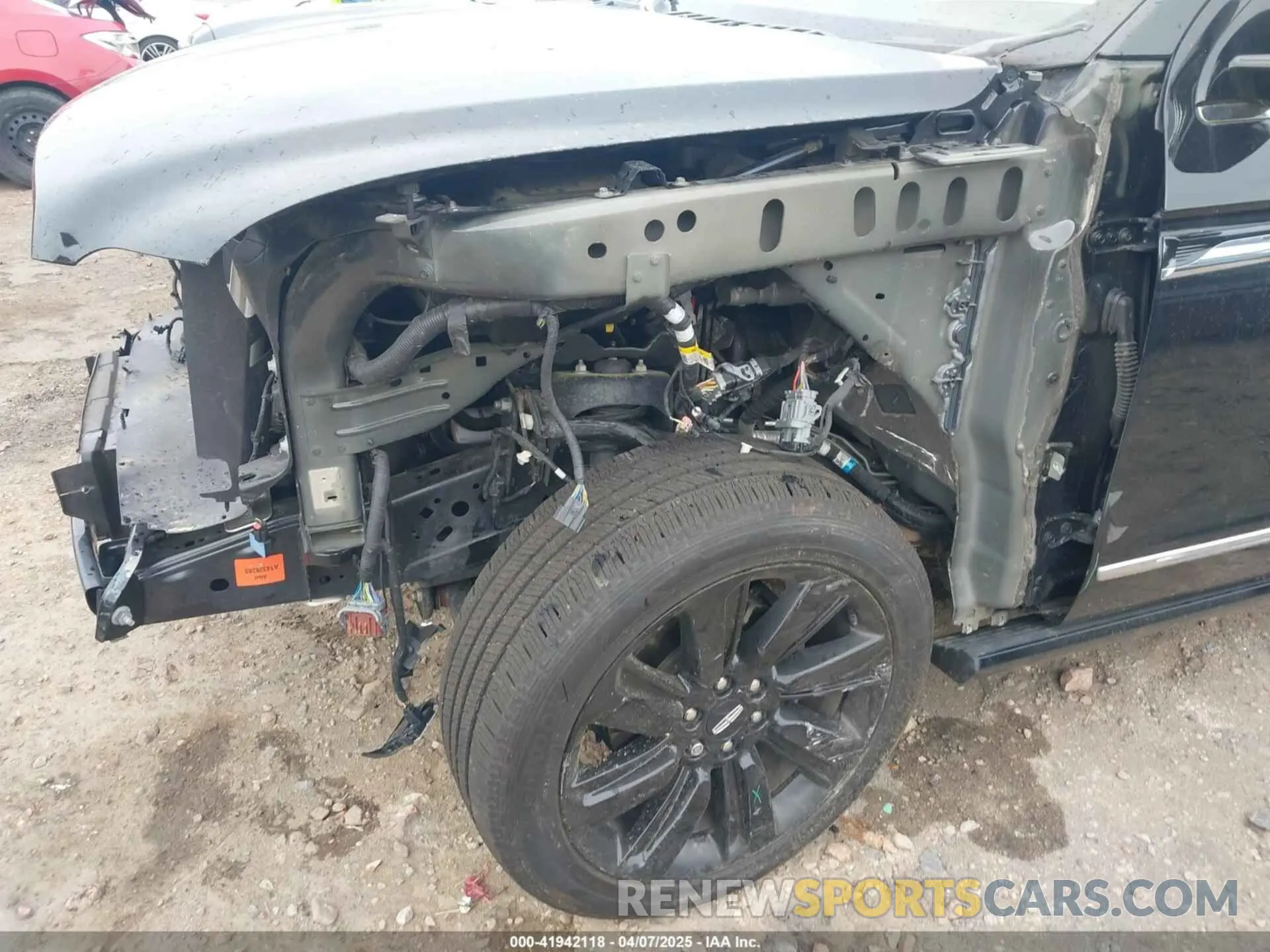 18 Photograph of a damaged car 5LMJJ2LT8NEL04005 LINCOLN NAVIGATOR 2022