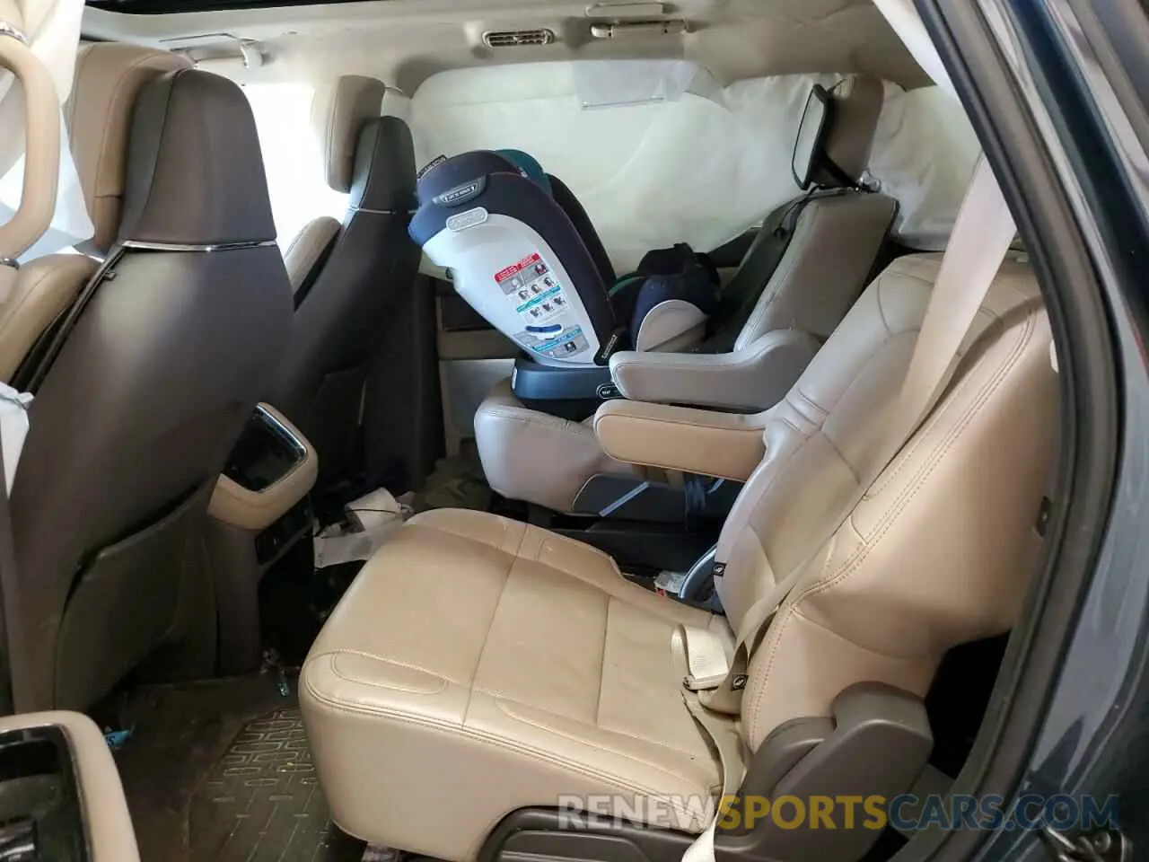 11 Photograph of a damaged car 5LMJJ2LT8NEL04053 LINCOLN NAVIGATOR 2022