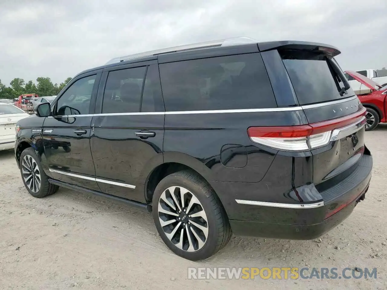 2 Photograph of a damaged car 5LMJJ2LT9NEL01131 LINCOLN NAVIGATOR 2022