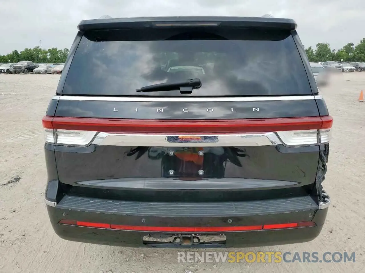 6 Photograph of a damaged car 5LMJJ2LT9NEL01131 LINCOLN NAVIGATOR 2022