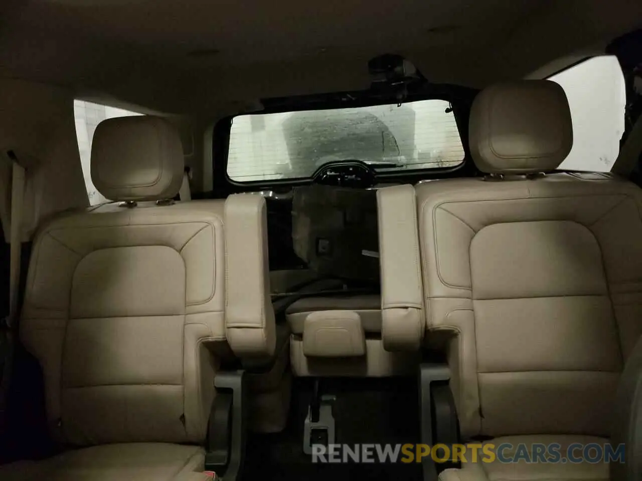 10 Photograph of a damaged car 5LMJJ2LTXNEL11411 LINCOLN NAVIGATOR 2022