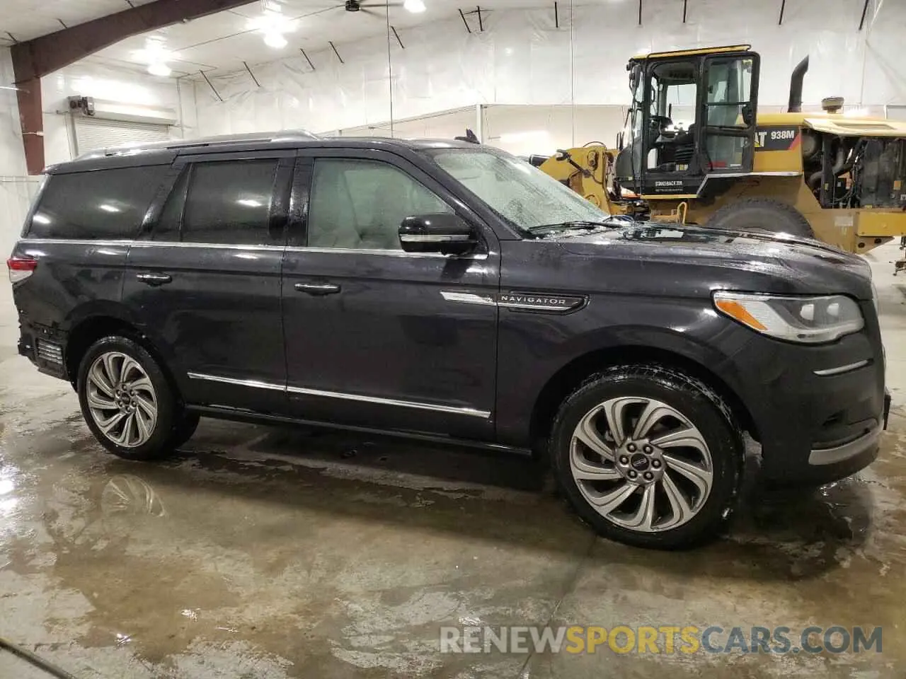 4 Photograph of a damaged car 5LMJJ2LTXNEL11411 LINCOLN NAVIGATOR 2022