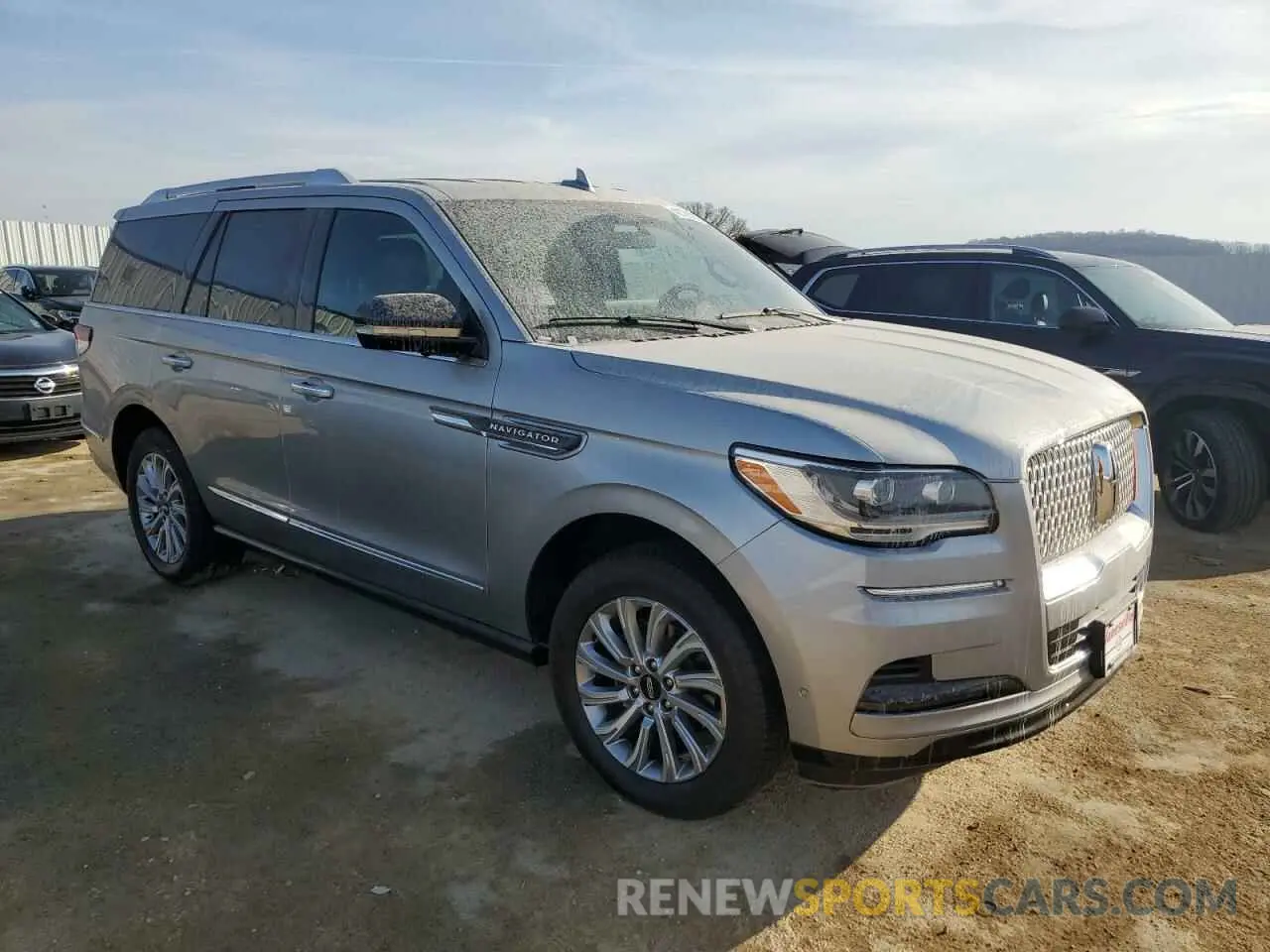 4 Photograph of a damaged car 5LMJJ2NT4NEL10008 LINCOLN NAVIGATOR 2022