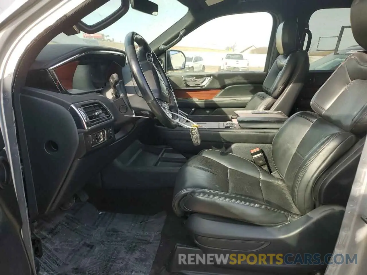 7 Photograph of a damaged car 5LMJJ2NT4NEL10008 LINCOLN NAVIGATOR 2022