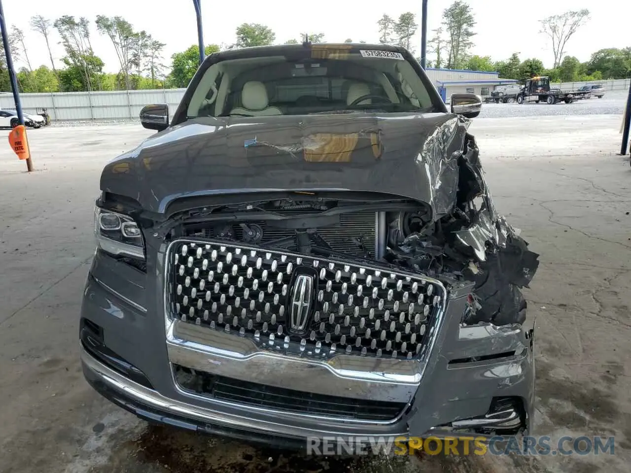5 Photograph of a damaged car 5LMJJ2TT4NEL17799 LINCOLN NAVIGATOR 2022