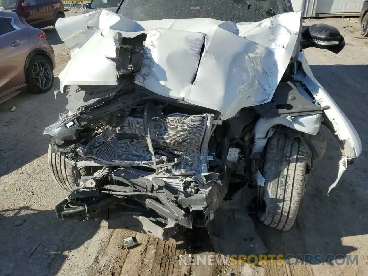 12 Photograph of a damaged car 5LMJJ2TT6NEL02298 LINCOLN NAVIGATOR 2022