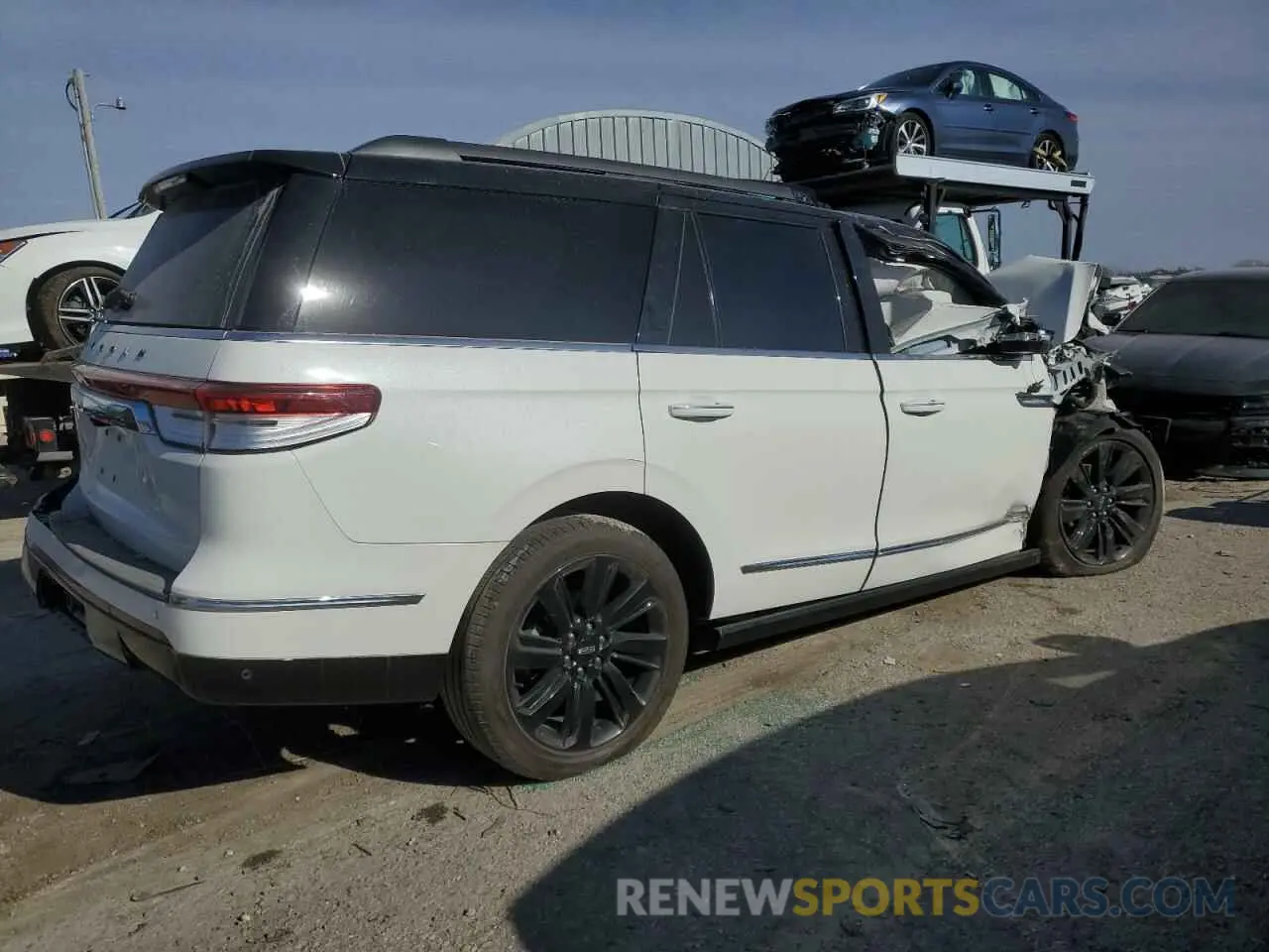 3 Photograph of a damaged car 5LMJJ2TT6NEL02298 LINCOLN NAVIGATOR 2022