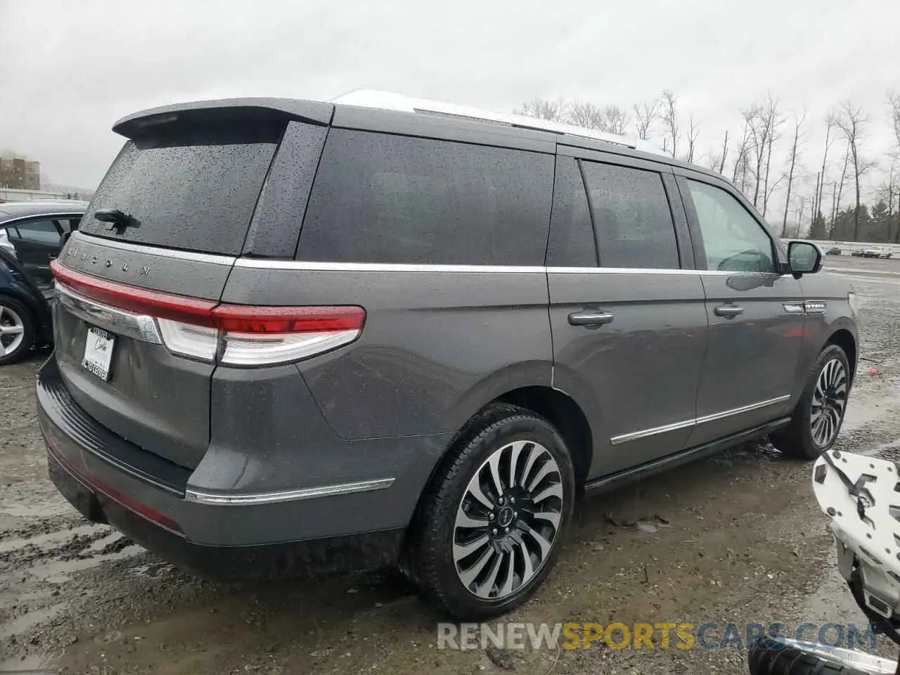 3 Photograph of a damaged car 5LMJJ2TT6NEL04617 LINCOLN NAVIGATOR 2022