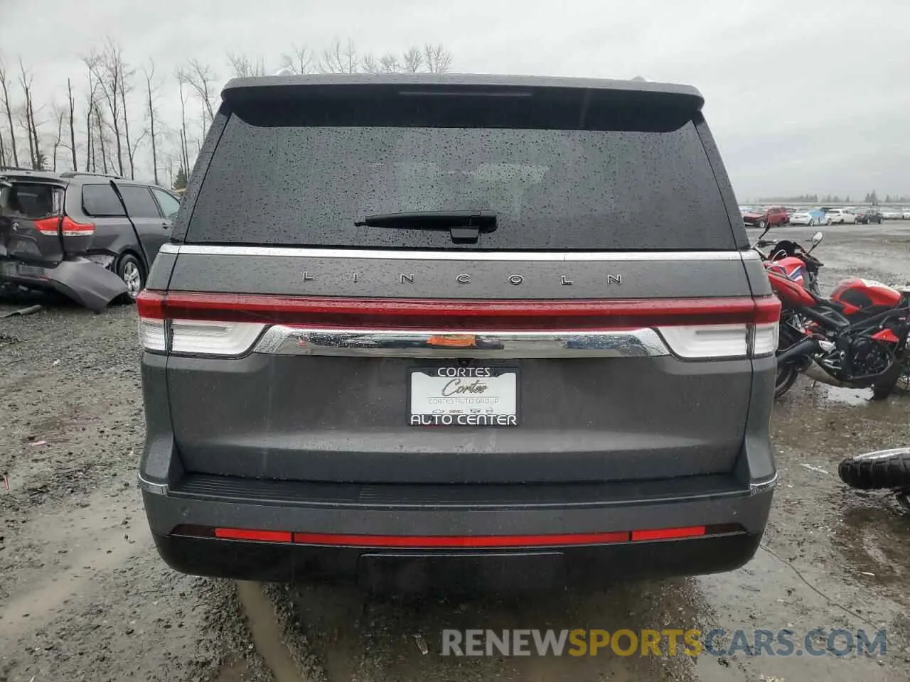6 Photograph of a damaged car 5LMJJ2TT6NEL04617 LINCOLN NAVIGATOR 2022