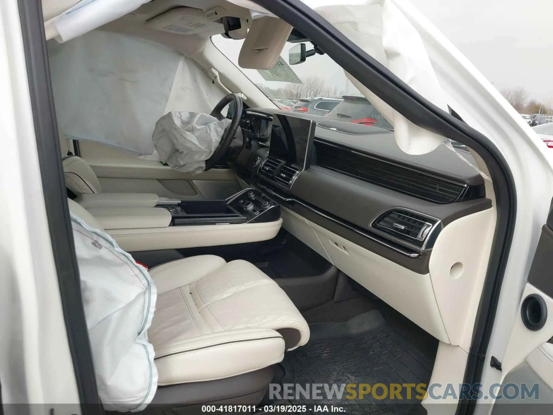 5 Photograph of a damaged car 5LMJJ2TT7NEL03931 LINCOLN NAVIGATOR 2022