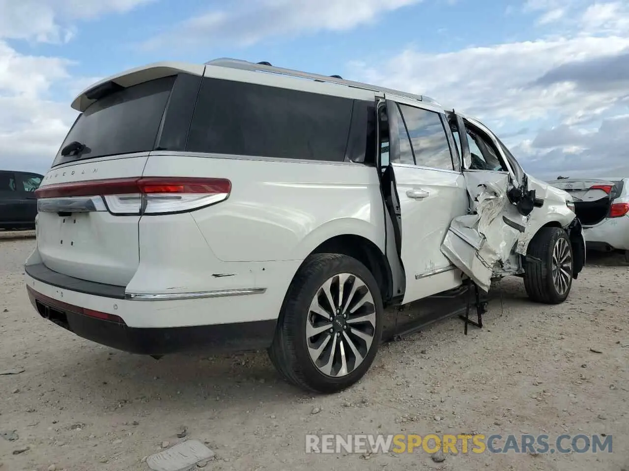 3 Photograph of a damaged car 5LMJJ3KT6NEL05029 LINCOLN NAVIGATOR 2022