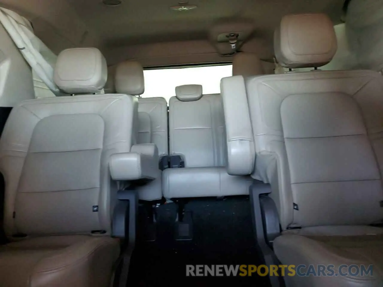 10 Photograph of a damaged car 5LMJJ3LT4NEL04511 LINCOLN NAVIGATOR 2022