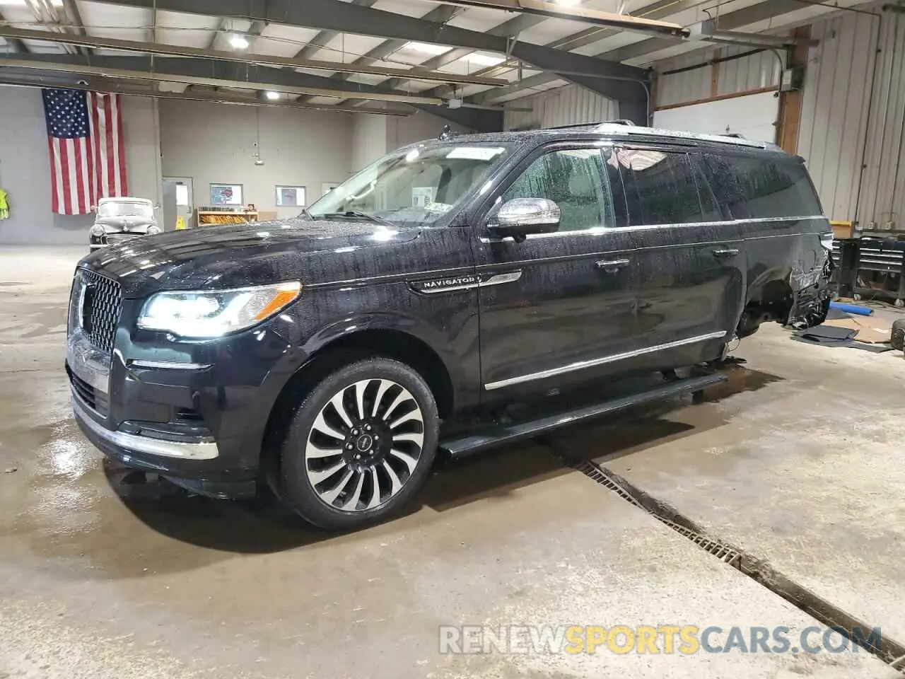 1 Photograph of a damaged car 5LMJJ3TT1NEL17054 LINCOLN NAVIGATOR 2022