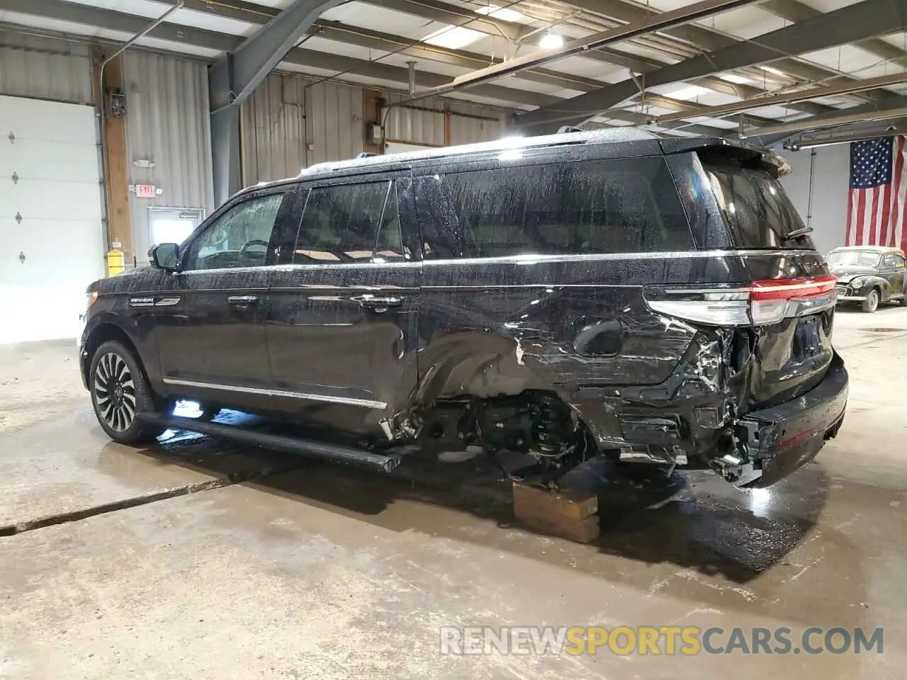 2 Photograph of a damaged car 5LMJJ3TT1NEL17054 LINCOLN NAVIGATOR 2022