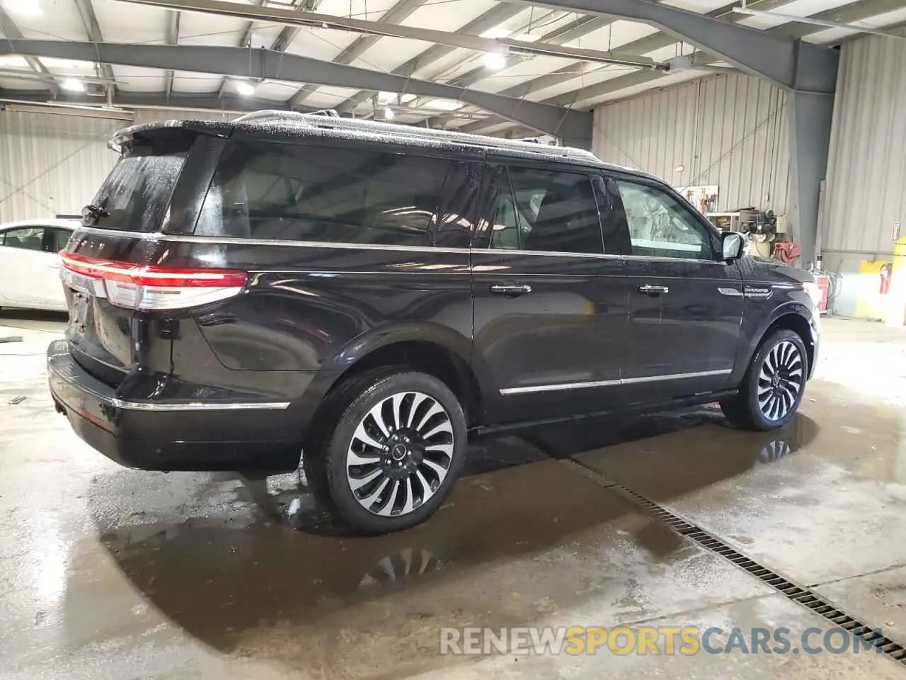 3 Photograph of a damaged car 5LMJJ3TT1NEL17054 LINCOLN NAVIGATOR 2022