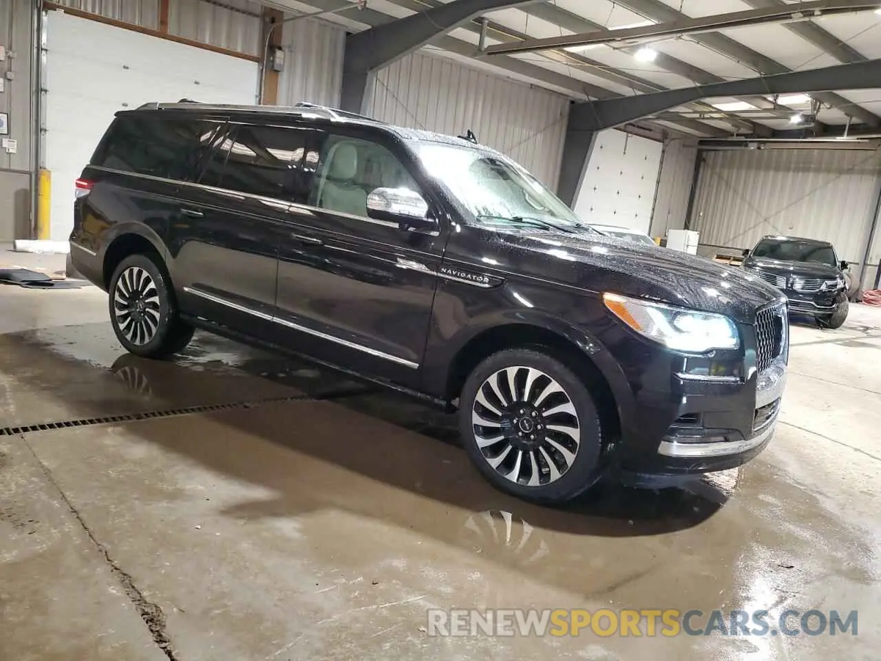 4 Photograph of a damaged car 5LMJJ3TT1NEL17054 LINCOLN NAVIGATOR 2022