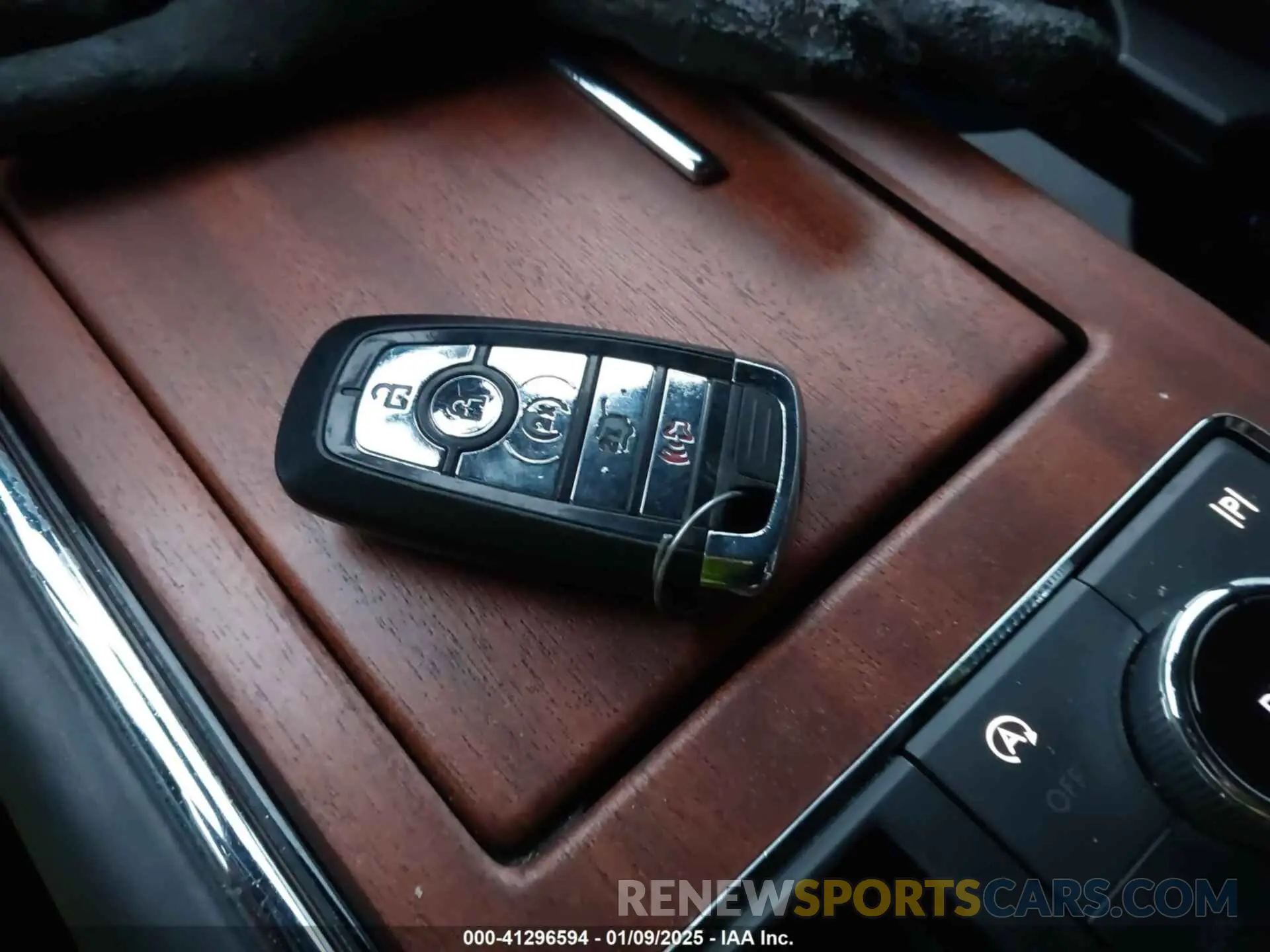 11 Photograph of a damaged car 5LMJJ3TT2NEL13739 LINCOLN NAVIGATOR 2022