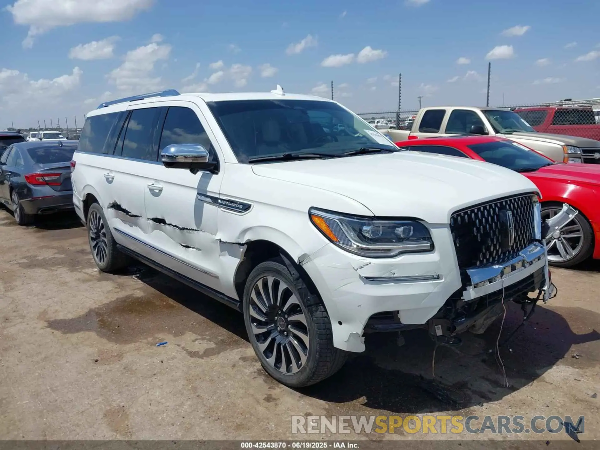 1 Photograph of a damaged car 5LMJJ3TT8NEL04771 LINCOLN NAVIGATOR 2022