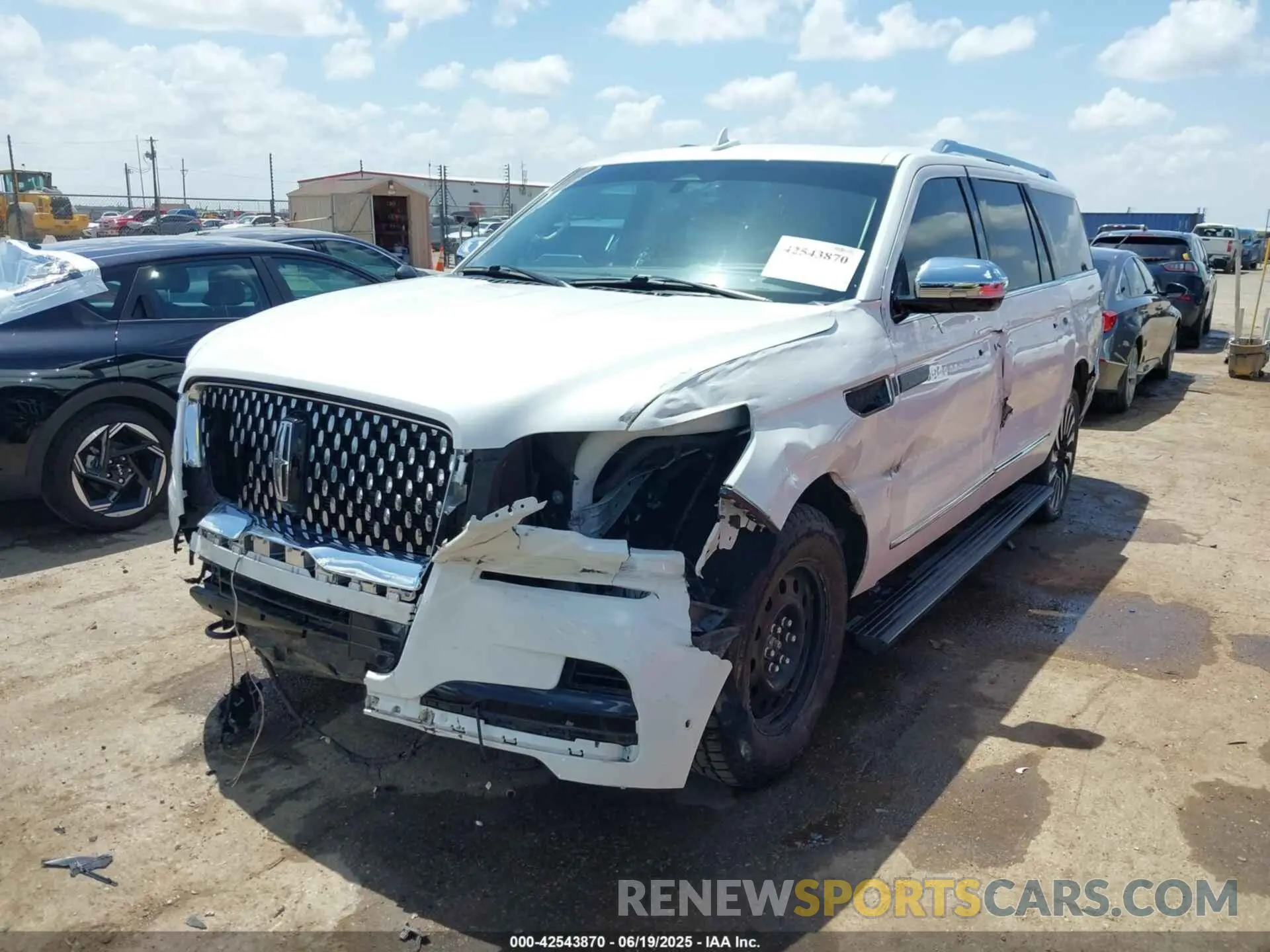 6 Photograph of a damaged car 5LMJJ3TT8NEL04771 LINCOLN NAVIGATOR 2022