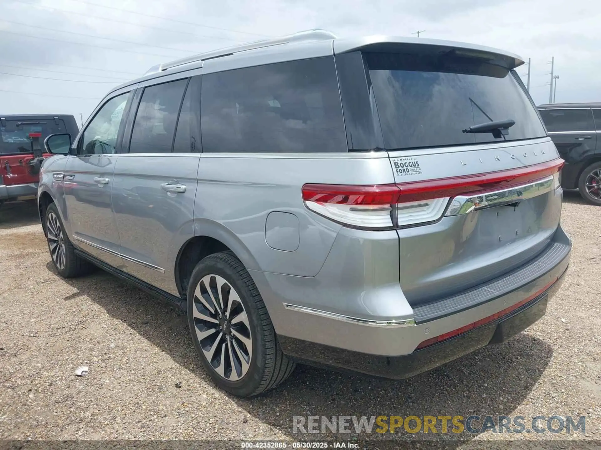 14 Photograph of a damaged car 5LMJJ2KG8PEL05663 LINCOLN NAVIGATOR 2023