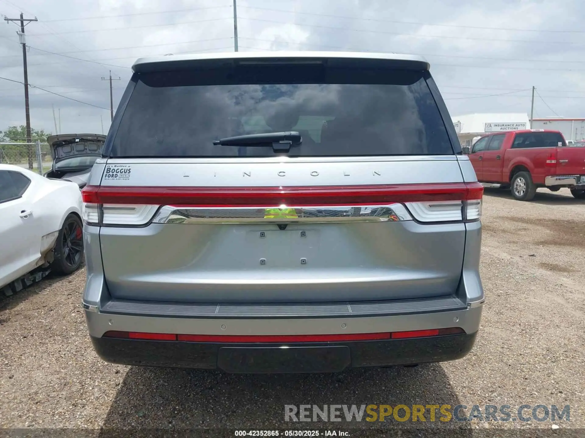 16 Photograph of a damaged car 5LMJJ2KG8PEL05663 LINCOLN NAVIGATOR 2023