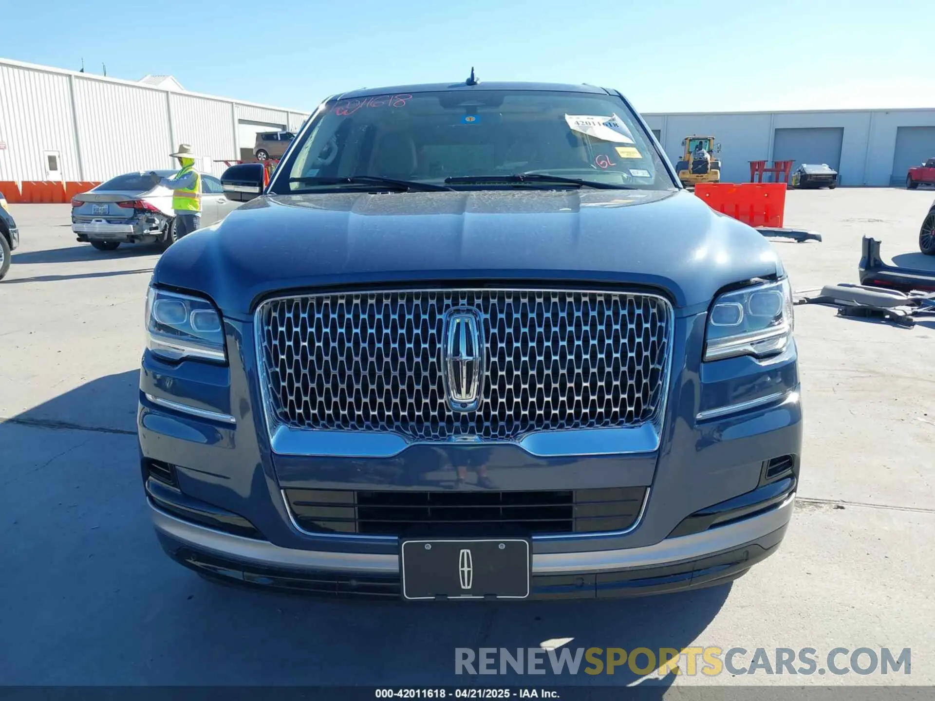 13 Photograph of a damaged car 5LMJJ2LG2PEL00893 LINCOLN NAVIGATOR 2023