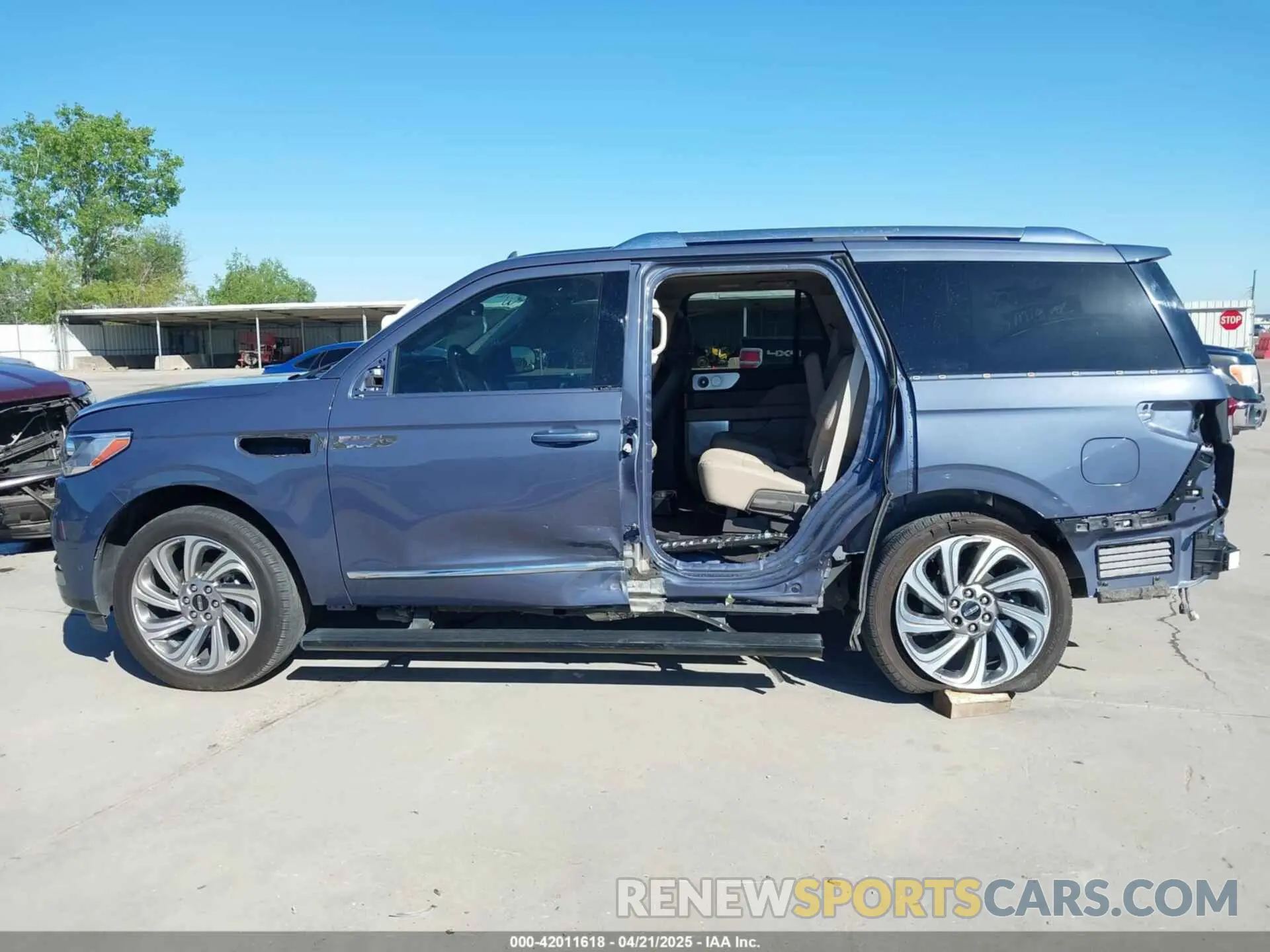15 Photograph of a damaged car 5LMJJ2LG2PEL00893 LINCOLN NAVIGATOR 2023