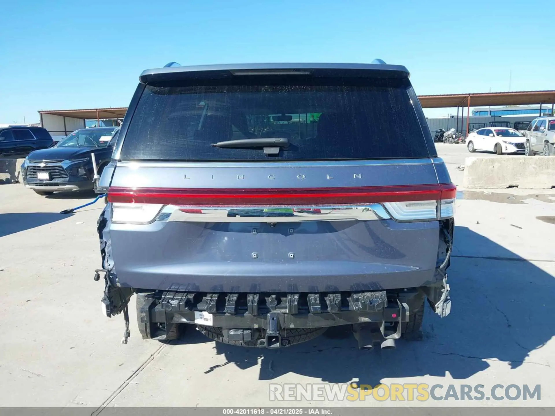 17 Photograph of a damaged car 5LMJJ2LG2PEL00893 LINCOLN NAVIGATOR 2023